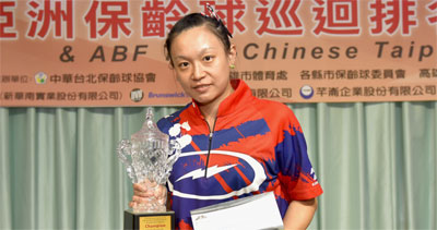 高雄國際保齡球公開賽 - 我國選手王雅婷勇奪公開組女子組盟主賽第一名。大會提供