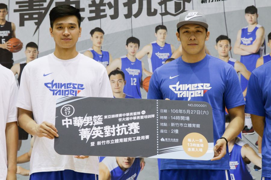 世大運培訓隊球員黃聰翰(左)中華男籃隊國手周儀翔(右)。圖/主辦單位提供