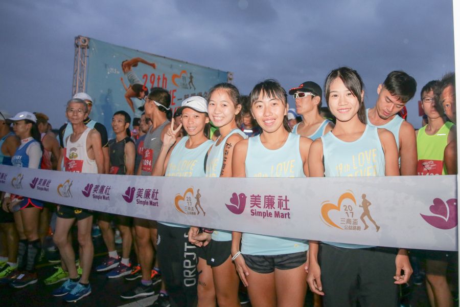 世大運女子組團體半馬金牌四大金釵擔任21.5k組領跑人。圖/主辦單位提供