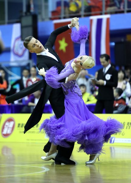 世界標準舞冠軍俄羅斯Dmitry Zharkov／Olga Kulikova展現曼妙舞姿／大會提供