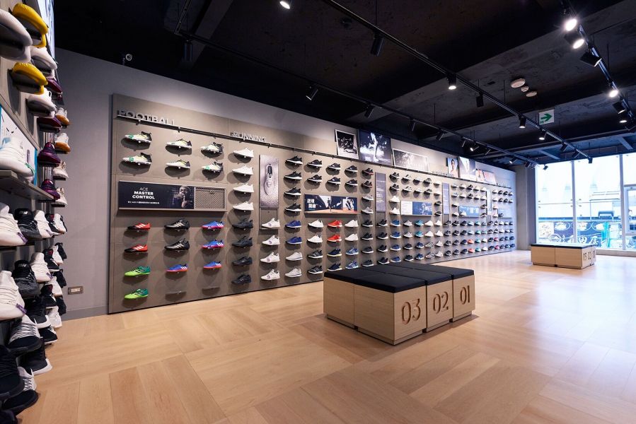 全新開幕adidas西門漢中門市，擁有全台adidas最大運動鞋牆，最新商品同時完整呈現。adidas提供