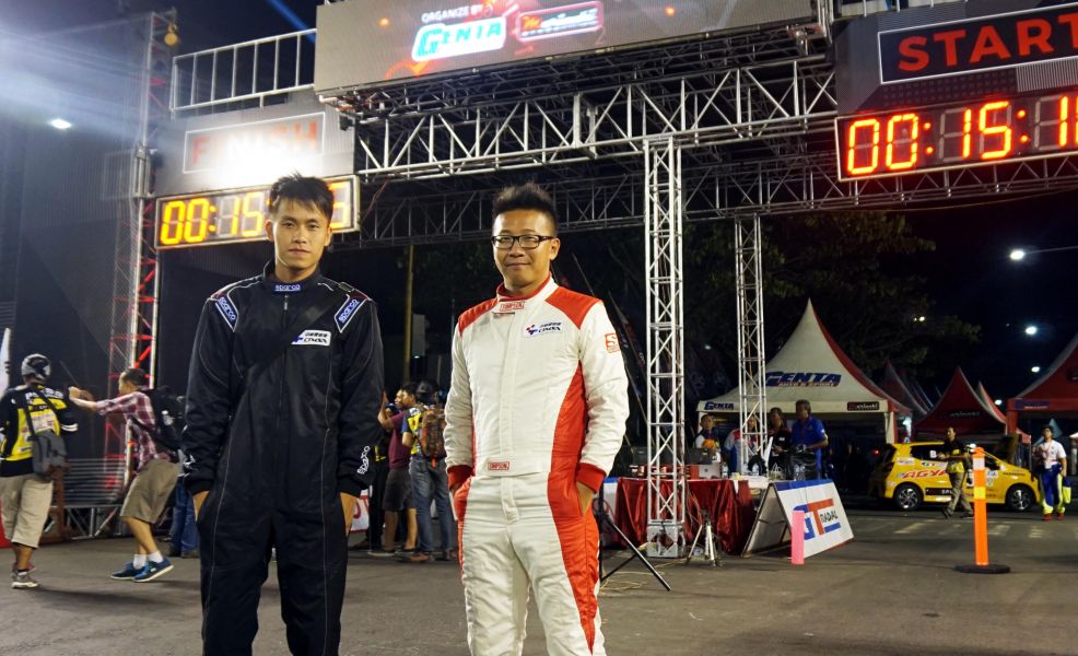 台灣兩位代表車手周亮辰（左）、蔡典仰（右）在印尼站大開眼界。賽車協會／提供。