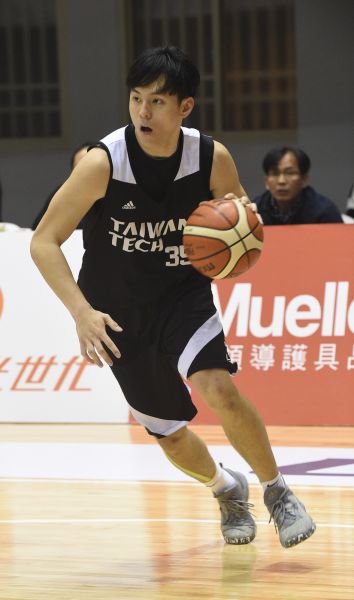 台科大大四畢業生劉博仁ＵＢＡ最後一戰本季最高22分及10籃板，首度「雙十」。大專體總提供