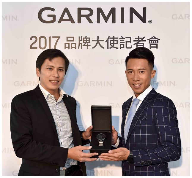 Garmin特別送上專屬陳彥博的fēnix 5X，於錶身雷雕陳彥博的親筆簽名。Garmin提供