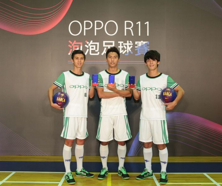 (從左至右)江瑞哲、陳昭安、謝柏安出席OPPO R11泡泡足球賽。OPPO提供