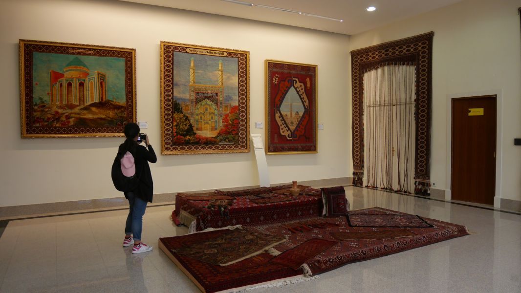 地毯是土庫曼當地的重要工藝，圖為阿什哈巴德的地毯博物館。體記提供