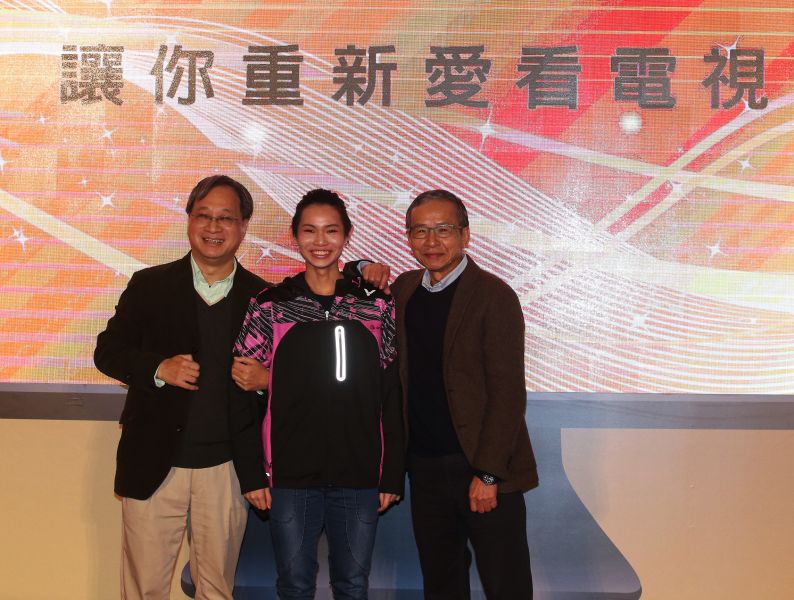 小野、戴資穎、吳念真(左至右)今天一同出席中華電信MOD記者會。圖/李天助攝