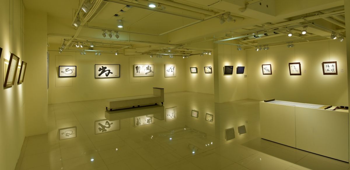 「心花朵朵開  曾文祺書法展」即日起至4月21日於國璽藝術展出，這是一場融合古典與時尚的書法展。:曾文祺提供