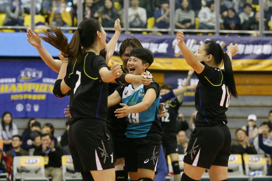 台灣師大女排完成UVL跨季82連勝、7連后，球員開心釋放壓力。大專體總提供
