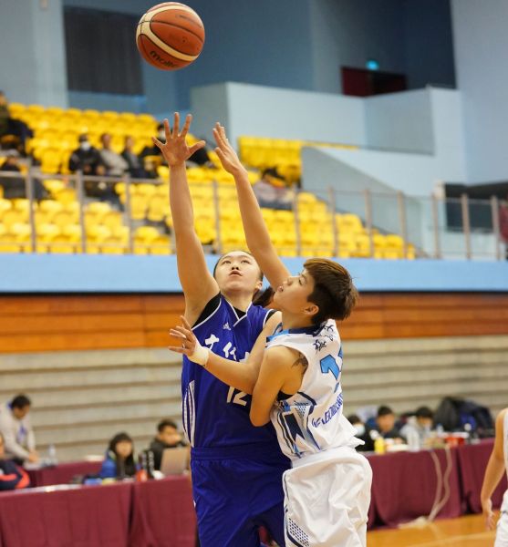 文化蘇怡菁１６分及20籃板。