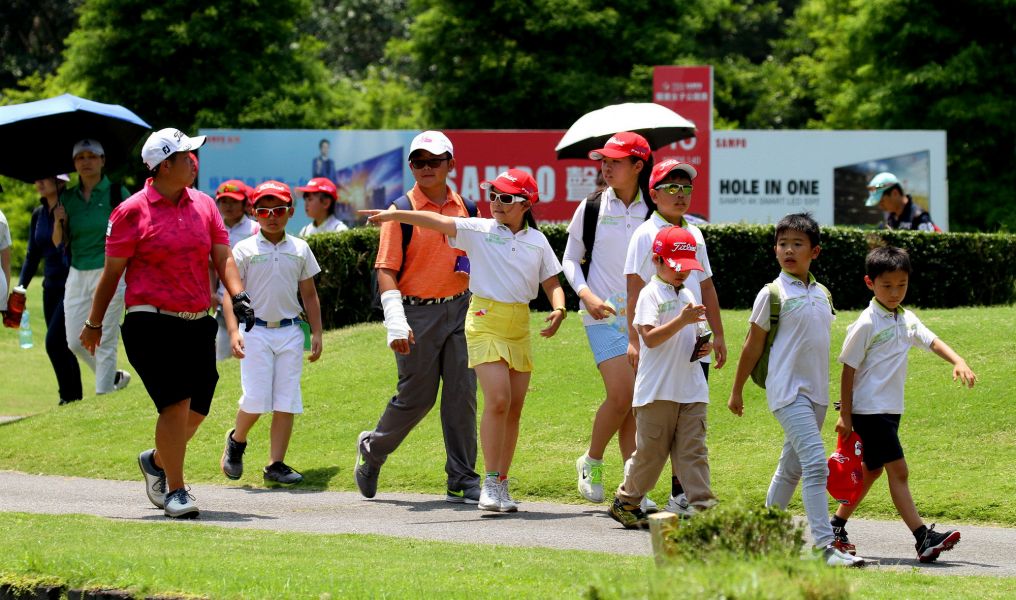 新北市昌平國小高爾夫培訓隊到台北球場觀賞聲寶女子公開賽。