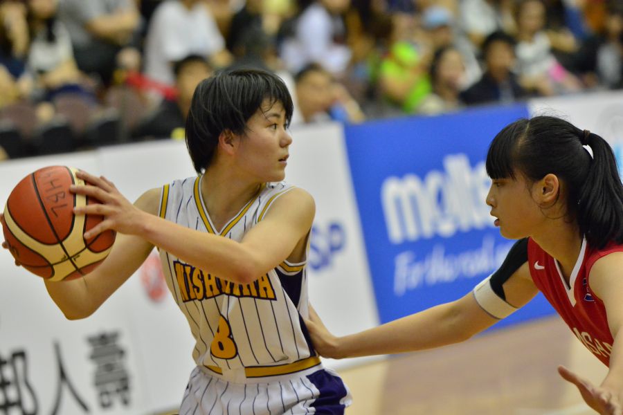 日本西原高校菜鳥具志堅夏琳2記三分球獲20分。
