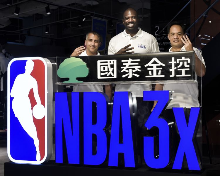 昨日抵台的理查森今(12日)出席2018 國泰NBA 3x記者會，與NBA台灣區總經理Bimal Kapool及國泰金控資深副總孫至德一同宣告2018 NBA 3x 正式啟動。NBA官方提供