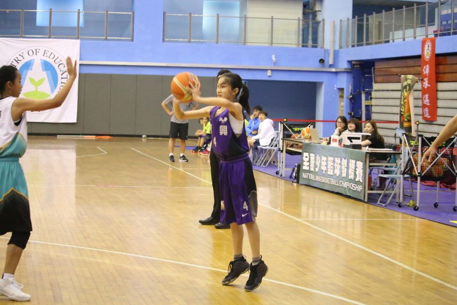 東興女籃冠軍賽有MVP級演出的贏球大功臣鄒沛宸外線跳投。