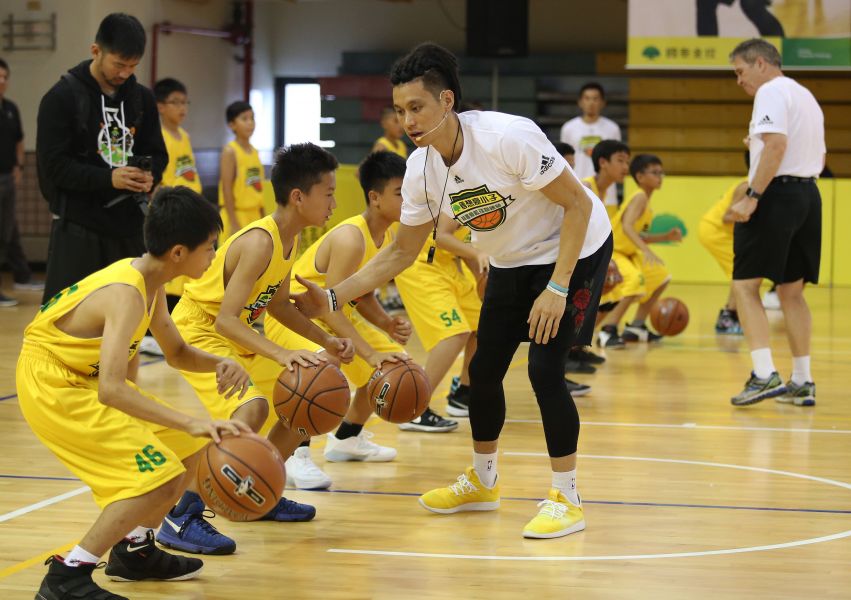 國泰夢想家豪小子林書豪籃球訓練營2日在花蓮展開。