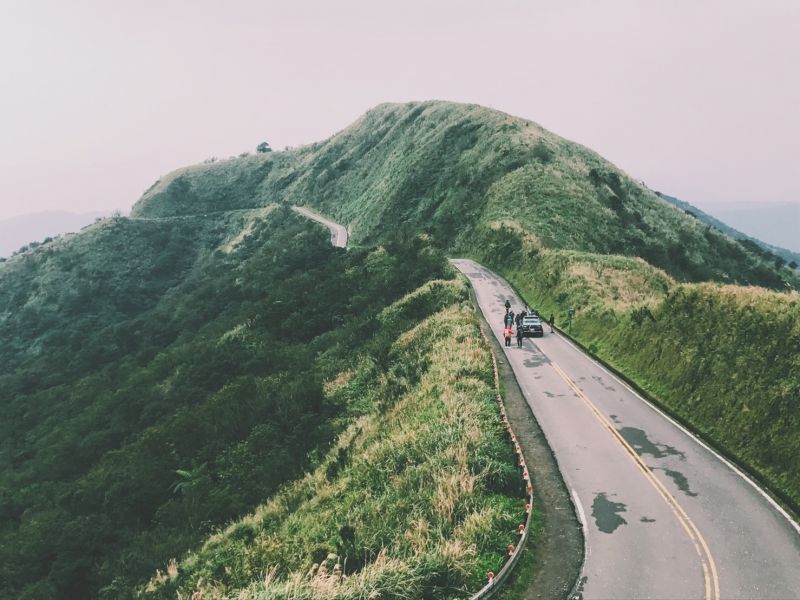 此次特別挑選單車界家喻戶曉的「寂寞公路」作為賽道，隱藏在美景背後的是其嚴峻坡度挑戰