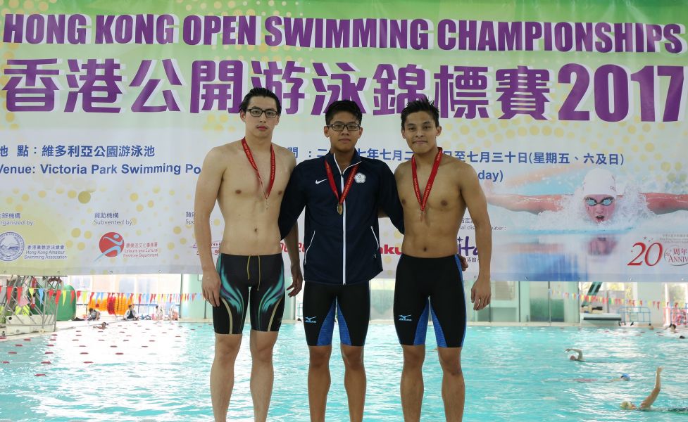 王星皓(中)未來極被看好。中華民國游泳協會提供