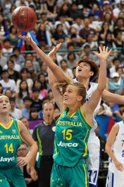 中華女籃奮戰到最後一刻，最終五分之差不敵澳洲隊。圖/李天助攝