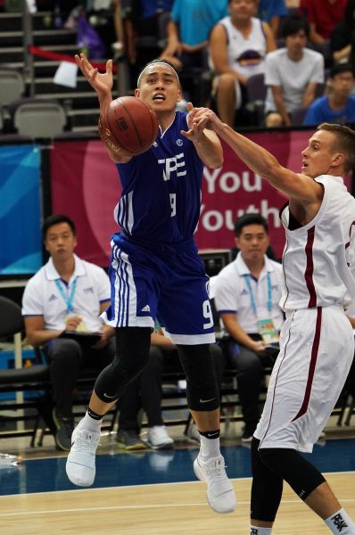 籃球中華隊陳盈駿(左)。 資料照