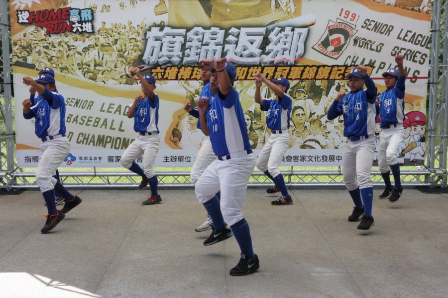 美和中學現役棒球隊員傳承學長精神進行戰舞表演。圖/主辦單位提供