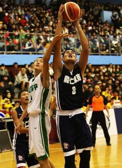 能仁陳范柏恩三分球14投中6生涯最高，本季個人次高的28分、11籃板。