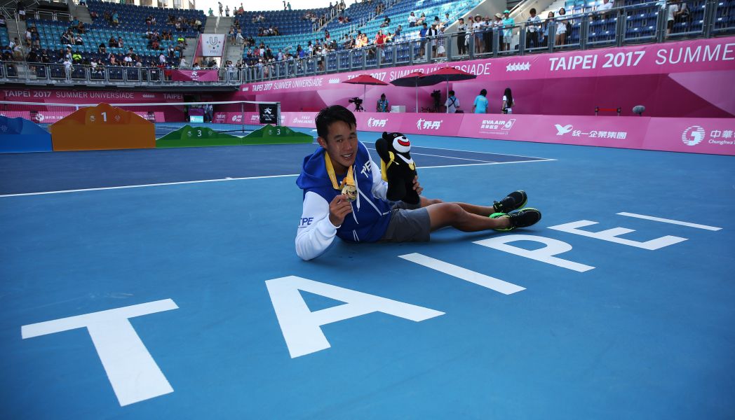 莊吉生圢下世大運網球男單金牌。李天助攝