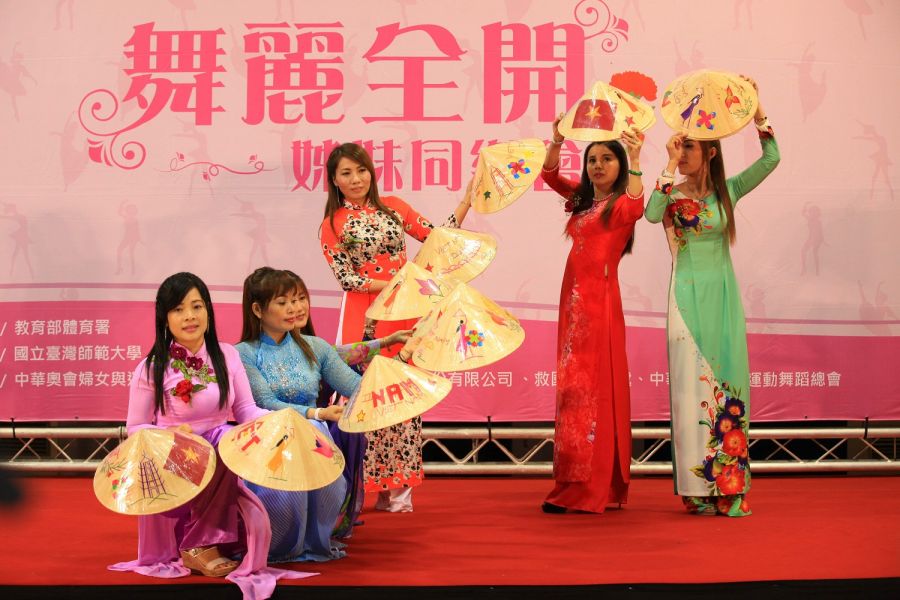 越南姊妹舞蹈團帶來的「斗笠之美」舞蹈表演。(大漢集團提供)