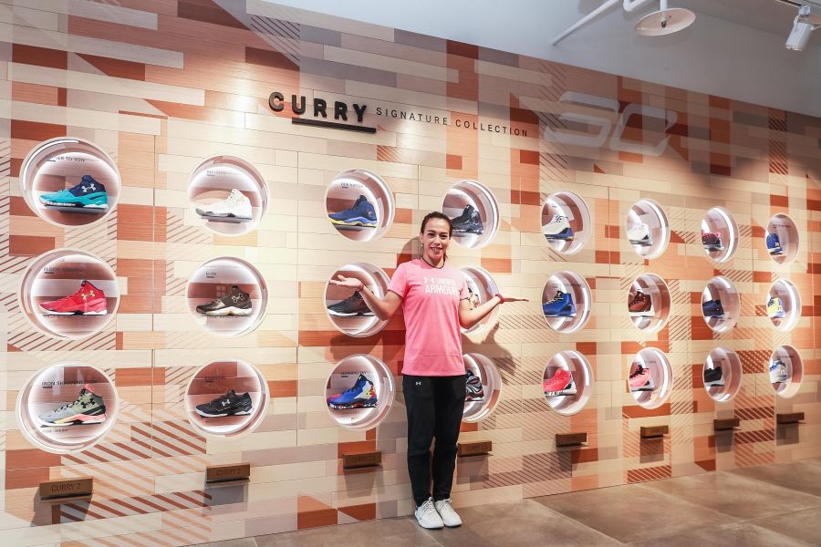 郭婞淳也是Curry迷！全台唯一Stephen Curry系列鞋歷史展示牆，與UA一同見證Curry在NBA籃球界的傳奇故事。