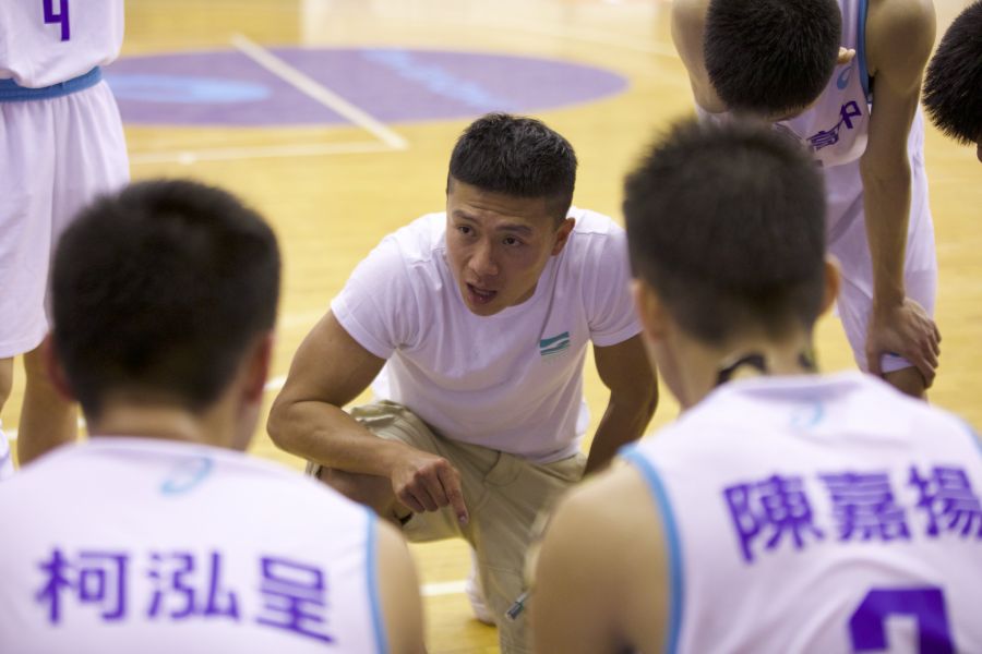 醒吾高中籃球隊教練-楊子慶。