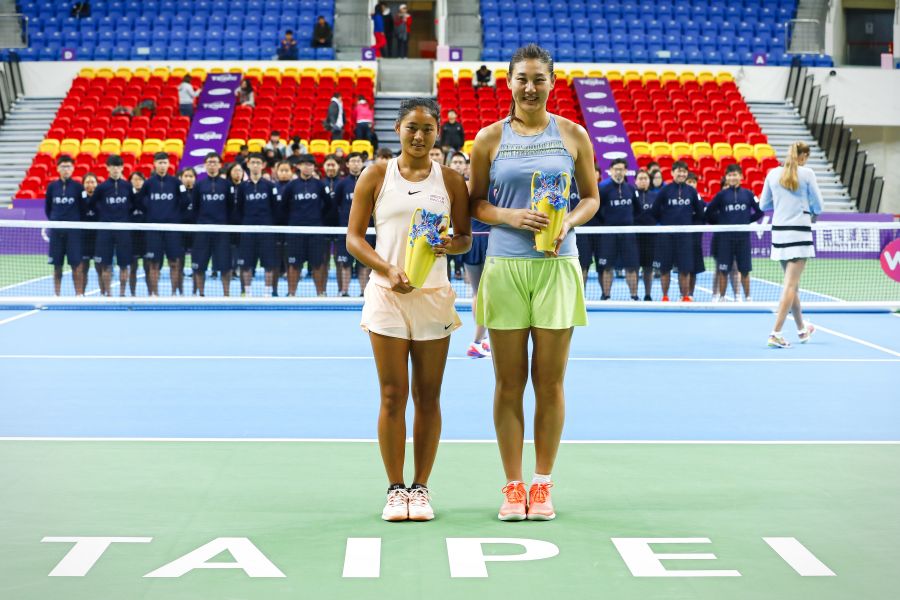 雙打冠軍組合左為王雅繁、右為段瑩瑩。WTA臺灣公開賽大會提供