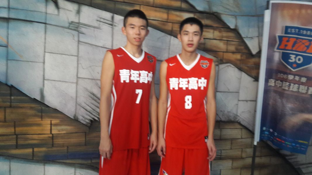青年「78連線」兩射手陳昭慶（左）、連威勝。