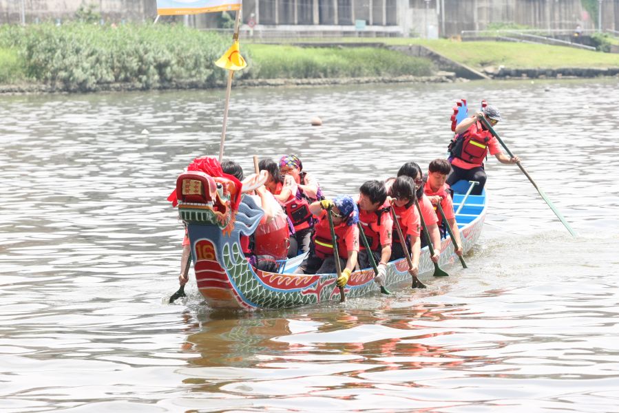 馨懷龍舟隊為臺北龍舟賽練習。圖/大會提供