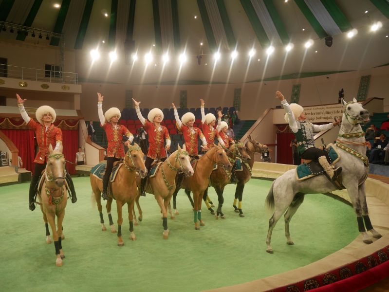 馬匹是土庫曼當地珍寶，亞洲室內暨武藝運動會就以馬為標誌設計概念，處處可見馬兒圖騰。體記提供