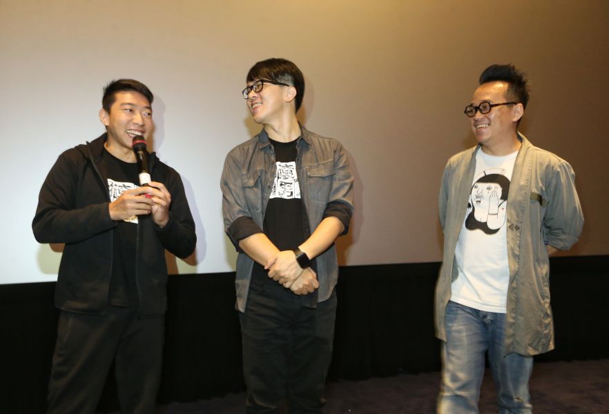 體操國手黃克強(左1)和導演郭樂興、林育賢。天創提供