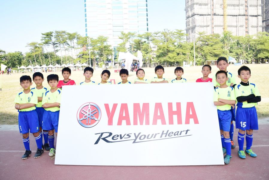 由YAMAHA經銷商兼教練與贊助商的林義陣支持30年，右昌國小足球隊實力堅強。圖/主辦單位提供