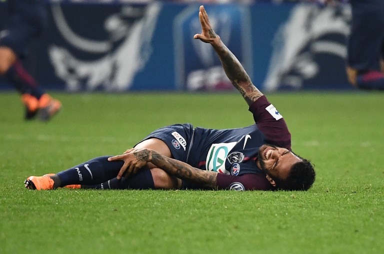 巴西後衛阿厭維斯在法國盃決賽受傷，他將無緣參加世界盃。法新社資料照