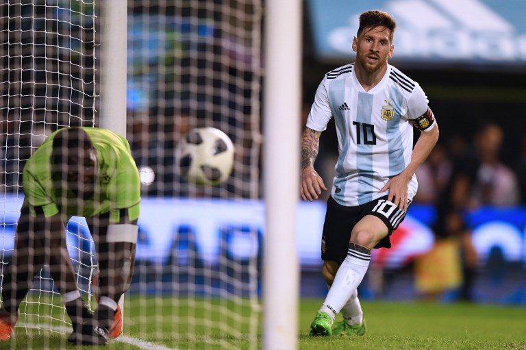 梅西（右）3射1傳演出，阿根廷4-0擊敗海地。法新社