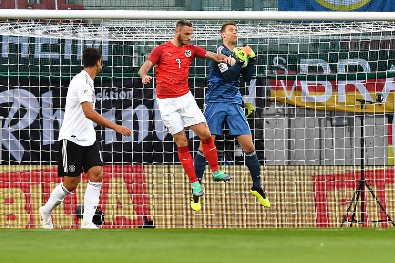 德國近5場熱身賽不勝，諾伊爾（右）復出的表現令勒夫滿意。法新社