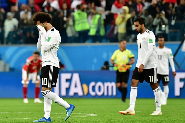 埃及再輸，進球的薩拉（左）十分難過。法新社