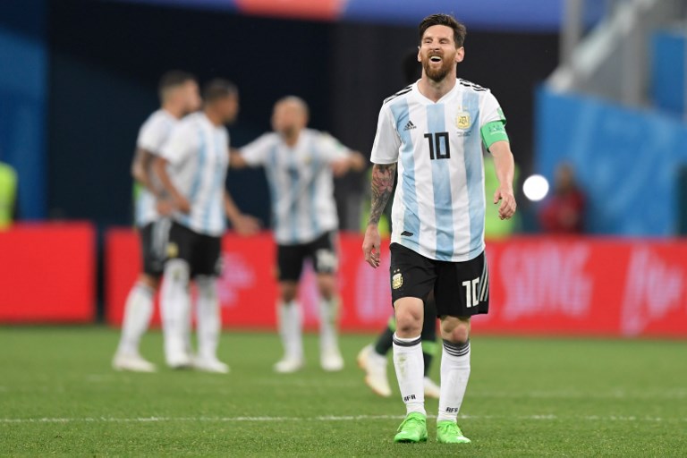 生死戰助阿根廷勝出，梅西終於笑著離開球場了。法新社