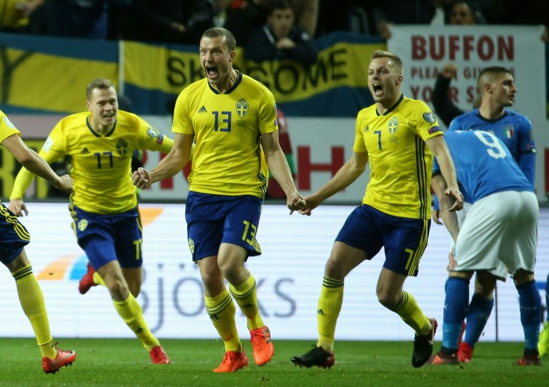 娥翰森（左二）攻進瑞典的致勝球。法新社