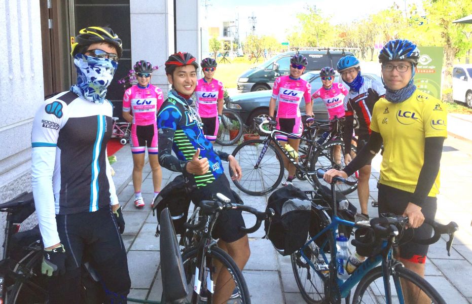 車友們揪團到Bike Tea捧場，用實際行動表達支持。Liv 宜蘭女子隊／提供。