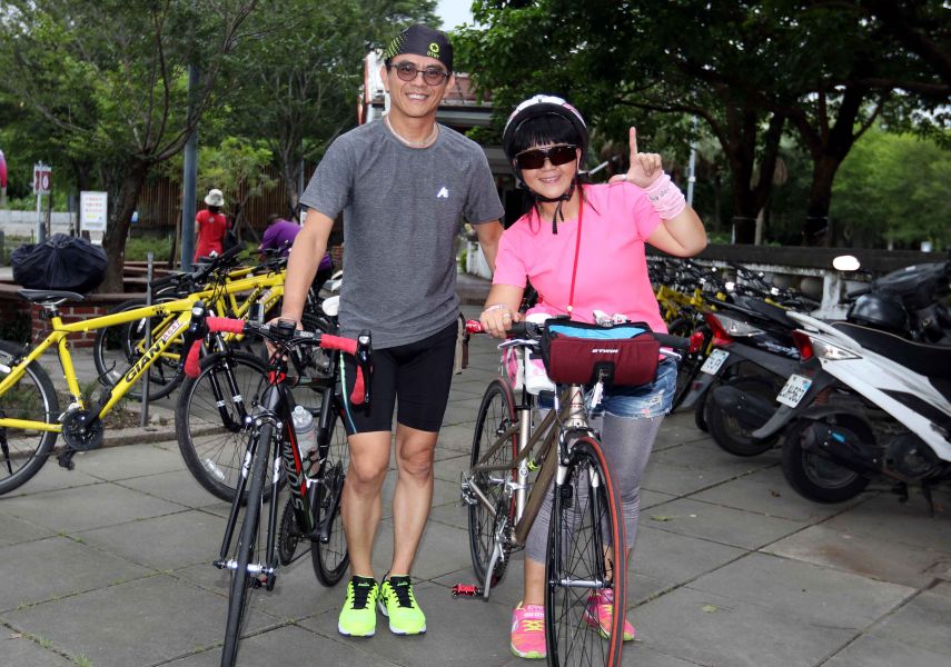 劉正雄和太太楊雅玲聯袂參加2018極點慢旅系列活動。中華民國自行車騎士協會／提供。