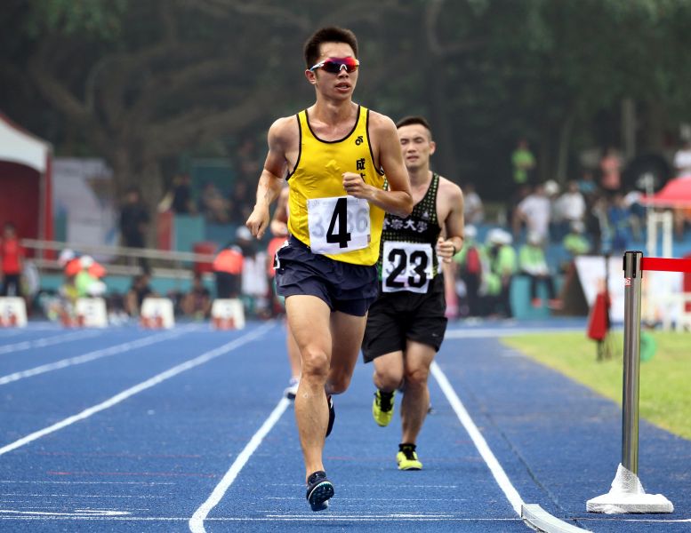 一般男生組10000公尺冠軍成功大學楊晁青。林嘉欣／攝影。