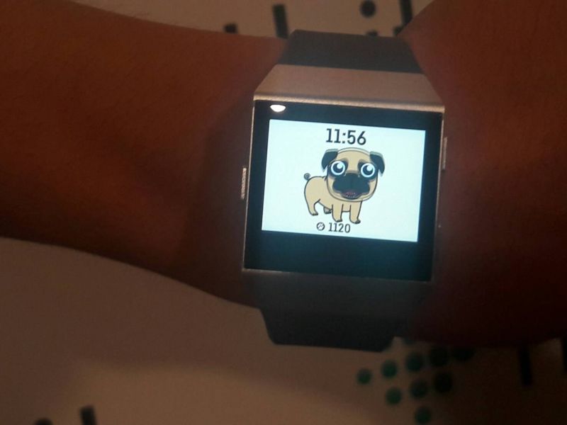 Fitbit Ionic可以打造自己專屬的錶面。楊勝凱攝