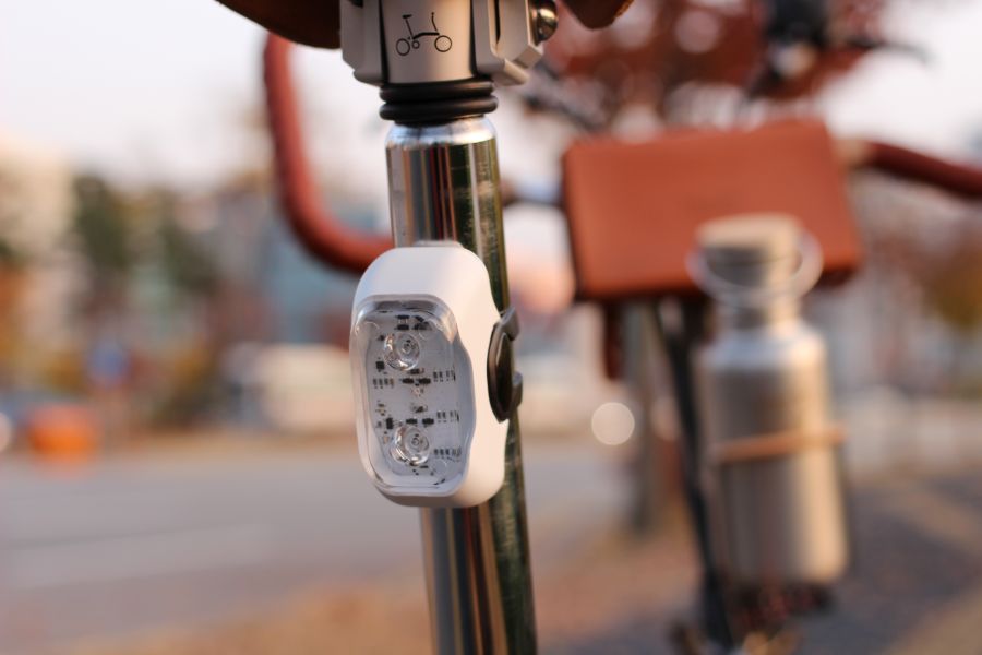 rayo極致多功能自行車智慧尾燈有五款顏色。