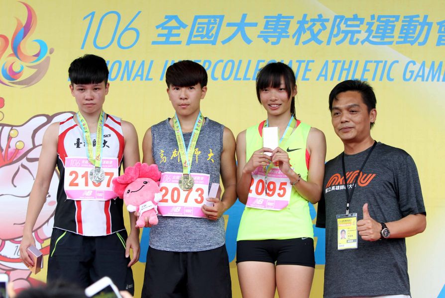 高師大胡家蓁(左二)奪得女子百公尺金牌。