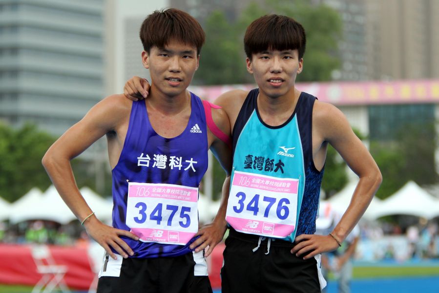 一般男1500公尺決賽，台師大黃揚勝（右）和雙胞胎弟弟台科大黃揚智包辦金銀牌。林嘉欣／攝影。