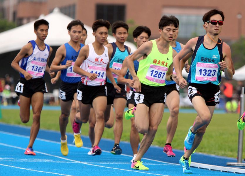 台師大洪鈺釗（右）獲得公開男1500公尺金牌。林嘉欣／攝影。
