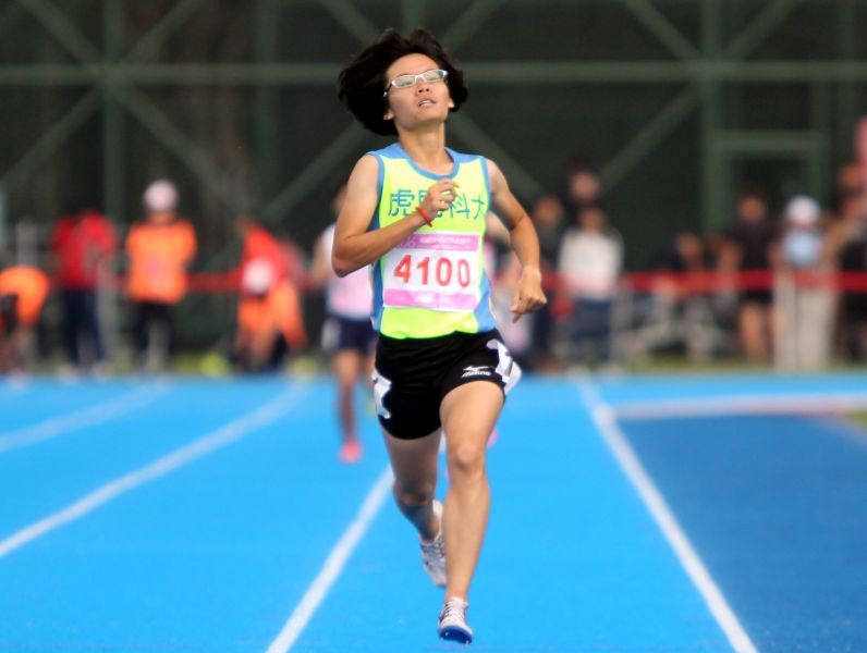 虎尾科大仝玉潔奪一般女子1500公尺金牌，成績打破大會紀錄。林嘉欣／攝。